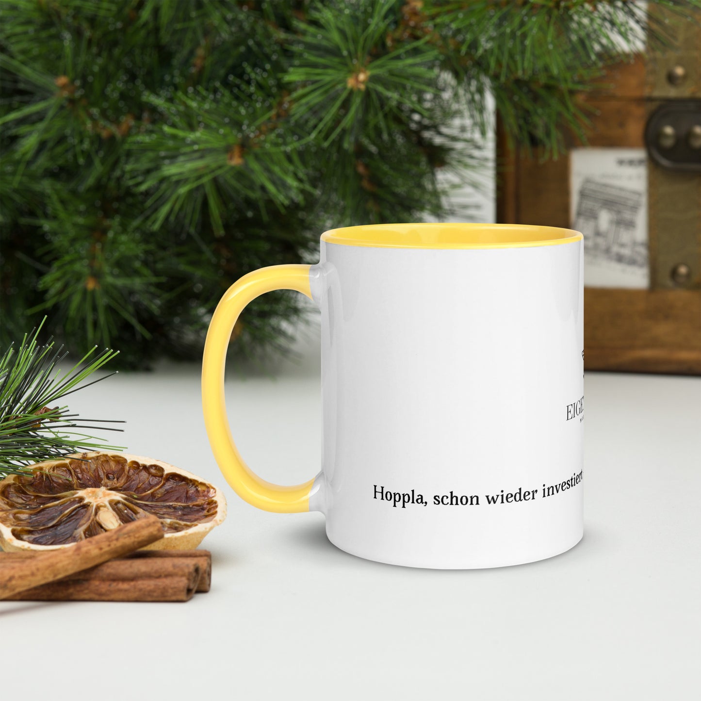 Tasse mit farbiger Innenseite „Hopla, schon wieder investiert – und diesmal war's kein Versehen!“