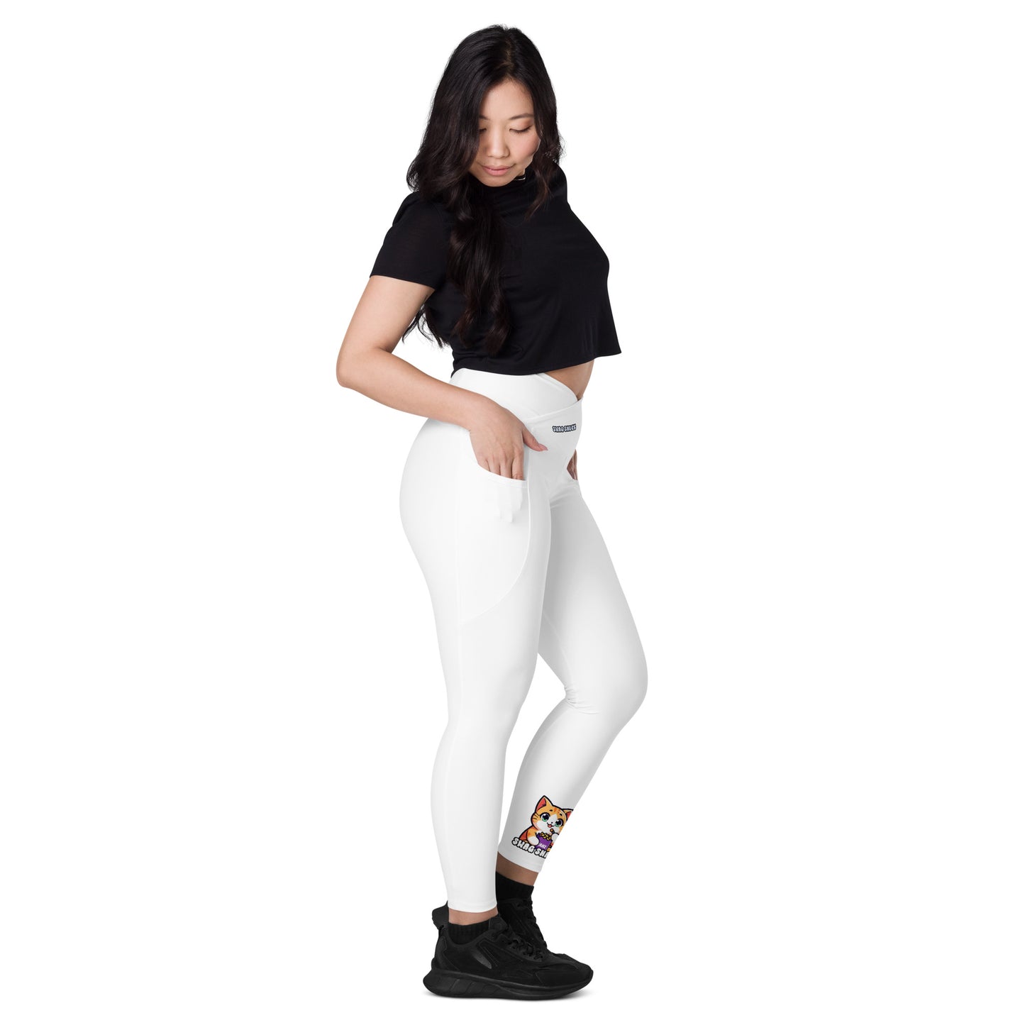 "Stylisch und praktisch: Unsere V-Bund-Leggings mit Taschen und SwagSnack Logo - Perfekt für den urbanen Lifestyle mit einem Hauch von Coolness!"