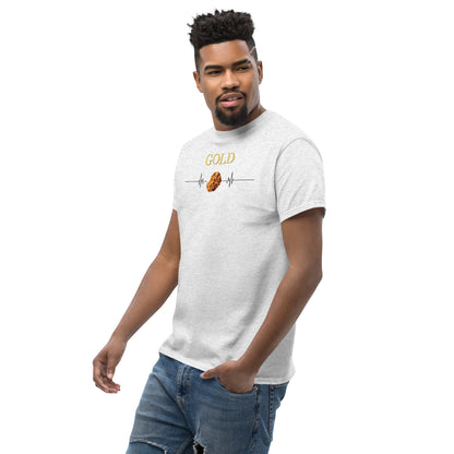 "Eleganz in Gold: Unser klassisches Herren-T-Shirt mit Gold Logo - Ein zeitloses Statement für den modernen Gentleman!"