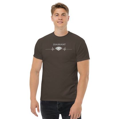 "Ein Hauch von Eleganz: Unser klassisches Herren-T-Shirt mit Diamant-Logo - zeitlose Raffinesse für jeden Anlass!"