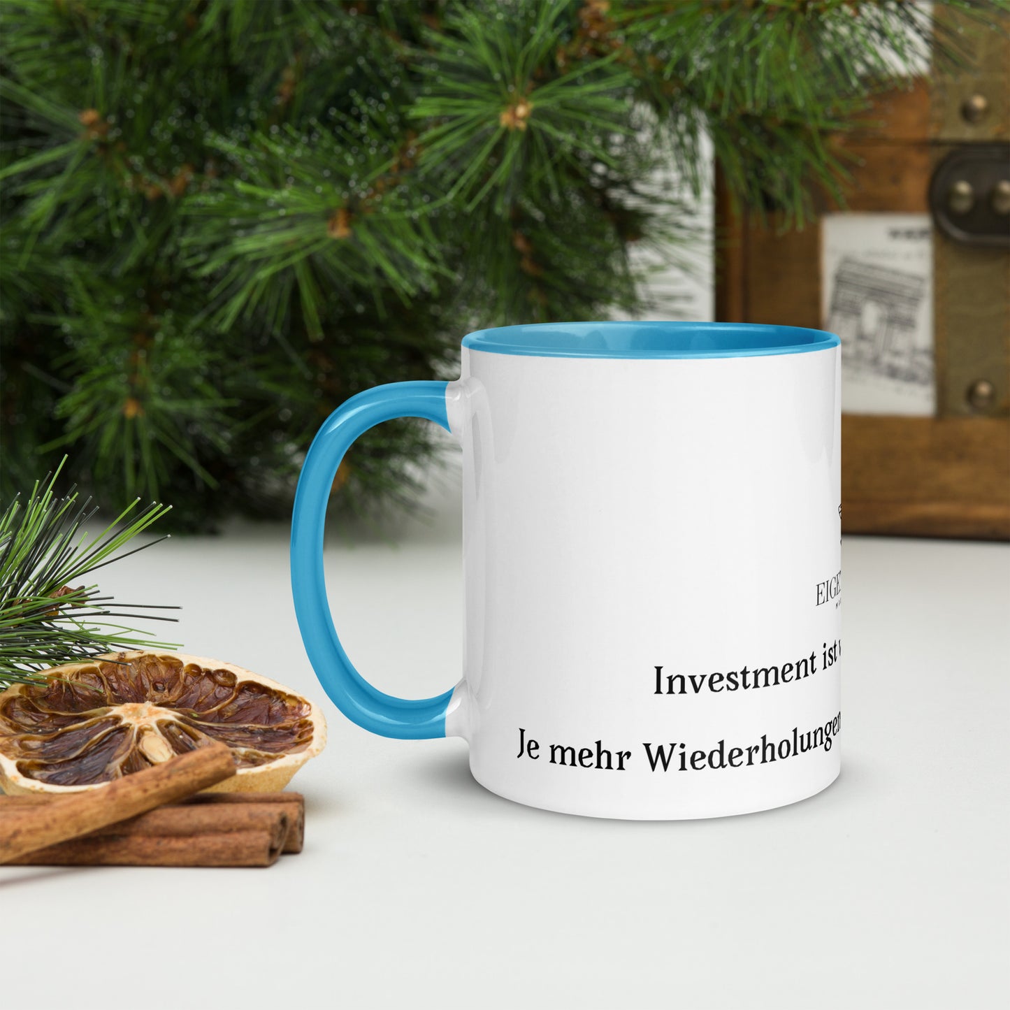 Tasse mit farbiger Innenseite „Investieren ist wie Muskeltraining: je mehr Wiederholungen, desto stärker das Ergebnis.“