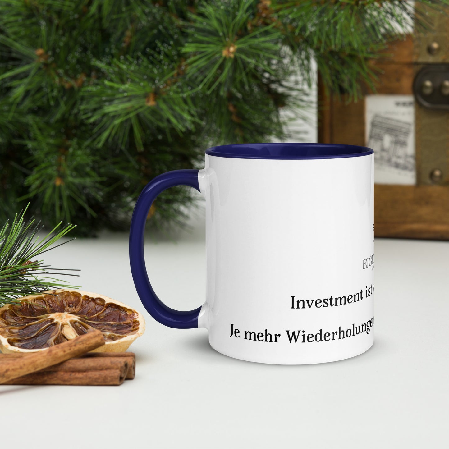 Tasse mit farbiger Innenseite „Investieren ist wie Muskeltraining: je mehr Wiederholungen, desto stärker das Ergebnis.“