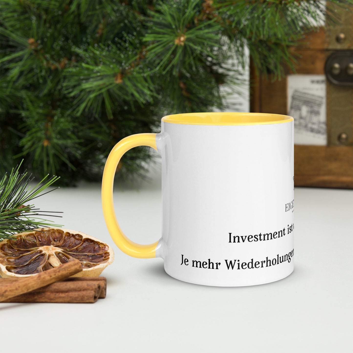 Tasse mit farbiger Innenseite „Investieren ist wie Muskeltraining: je mehr Wiederholungen, desto stärker das Ergebnis.“