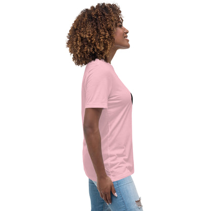 "Stilvoll und inspirierend: Lockeres Damen-T-Shirt mit Wealth & Wisdom Logo - Dein Fashion-Statement für Erfolg und Weisheit!"