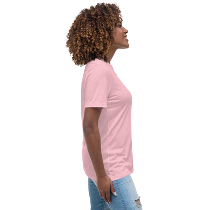 "Stilvoll und inspirierend: Lockeres Damen-T-Shirt mit Wealth & Wisdom Logo - Dein Fashion-Statement für Erfolg und Weisheit!"