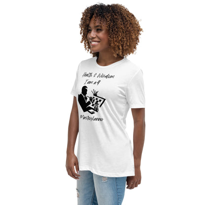 "Stilvoll und inspirierend: Lockeres Damen-T-Shirt mit Wealth & Wisdom Logo - Dein Fashion-Statement für Erfolg und Weisheit!"